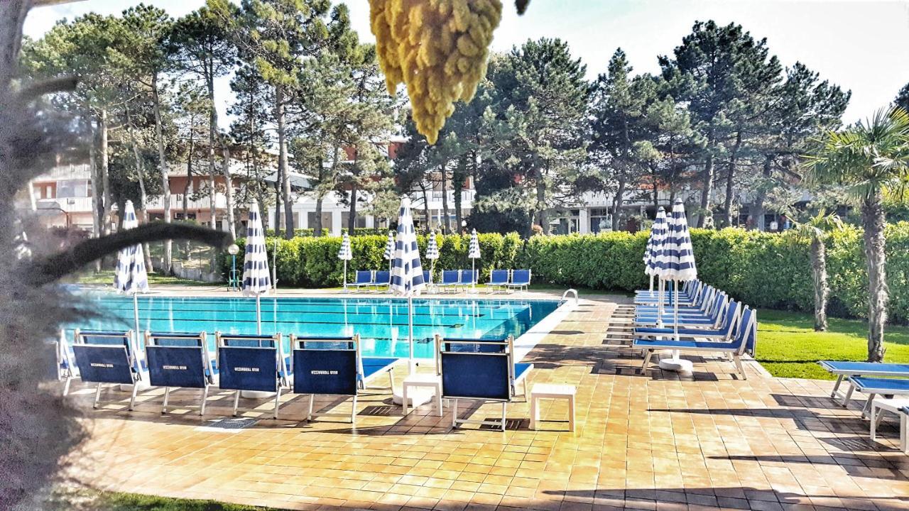 Hotel Alla Terrazza Bibione Exterior photo